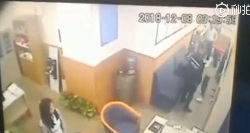 酒吧最新事件爆料视频完整版,揭秘完整版爆料视频背后的惊人真相 第1张 酒吧最新事件爆料视频完整版,揭秘完整版爆料视频背后的惊人真相 第1张